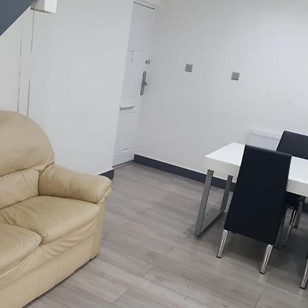 Homestay In Birmingham Sleeps 8 - Free Parking & Wifi Eksteriør billede