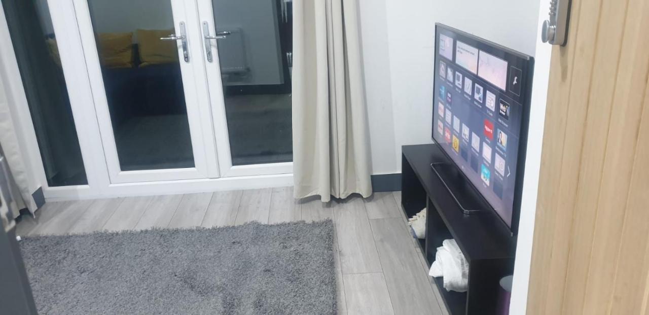Homestay In Birmingham Sleeps 8 - Free Parking & Wifi Eksteriør billede