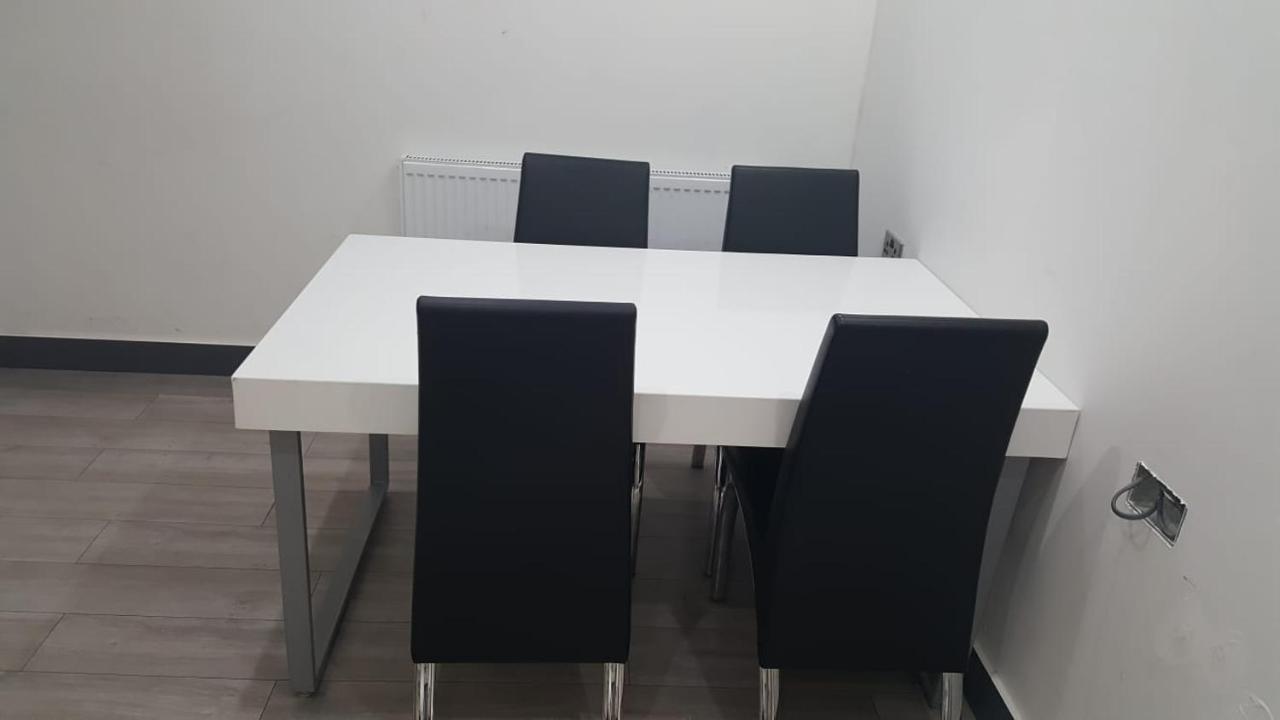 Homestay In Birmingham Sleeps 8 - Free Parking & Wifi Eksteriør billede