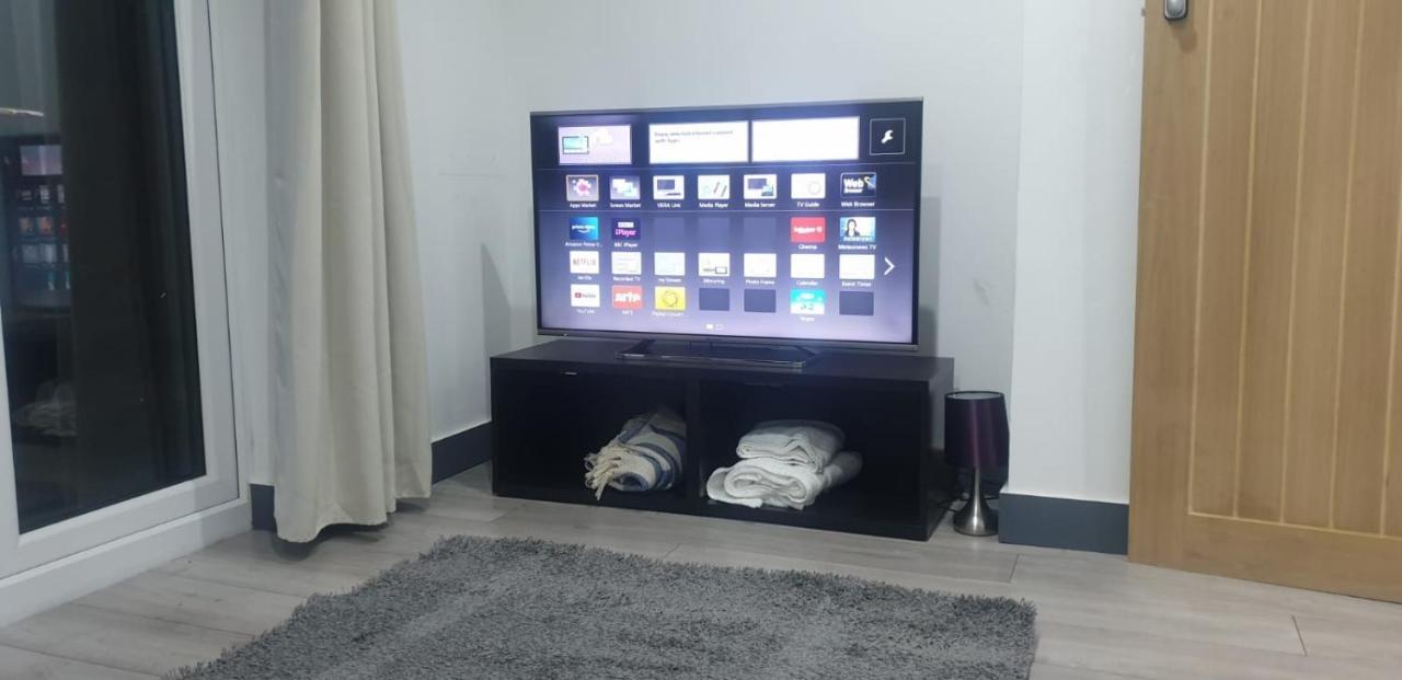 Homestay In Birmingham Sleeps 8 - Free Parking & Wifi Eksteriør billede